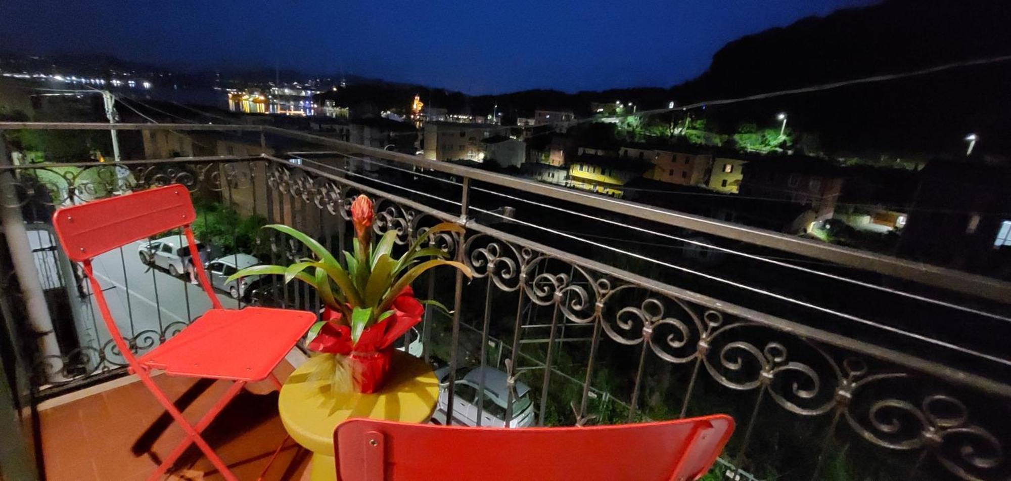 Moderno Appartamento Vista Mare, Con Parcheggio Privato Porto Venere Luaran gambar