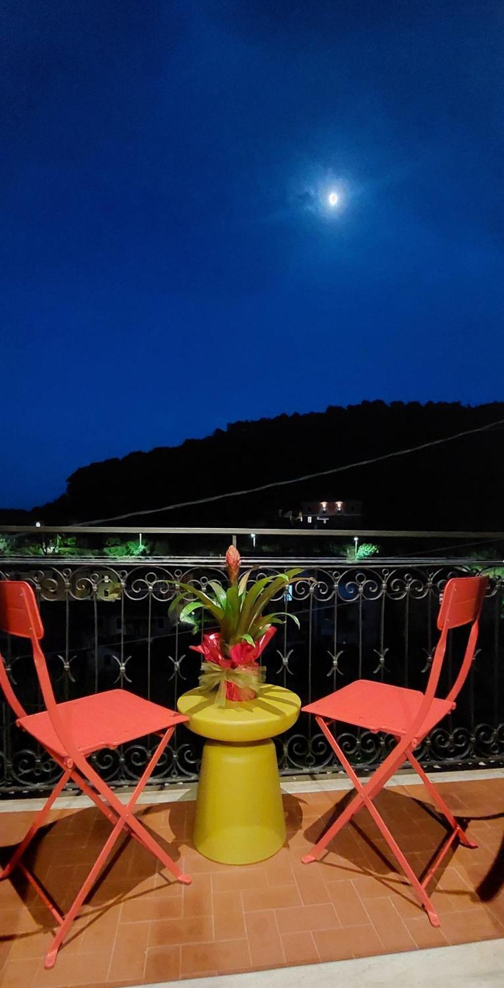 Moderno Appartamento Vista Mare, Con Parcheggio Privato Porto Venere Luaran gambar